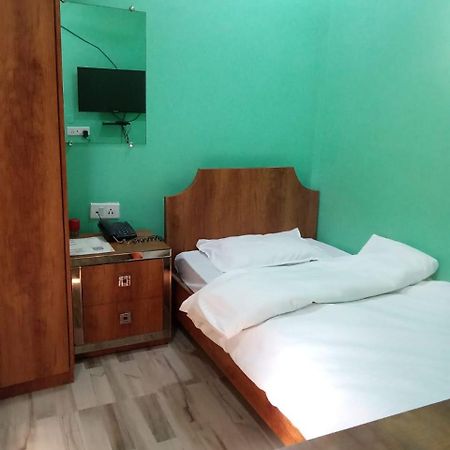 Serenity Inn And Grill Гувахати Экстерьер фото