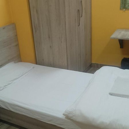 Serenity Inn And Grill Гувахати Экстерьер фото
