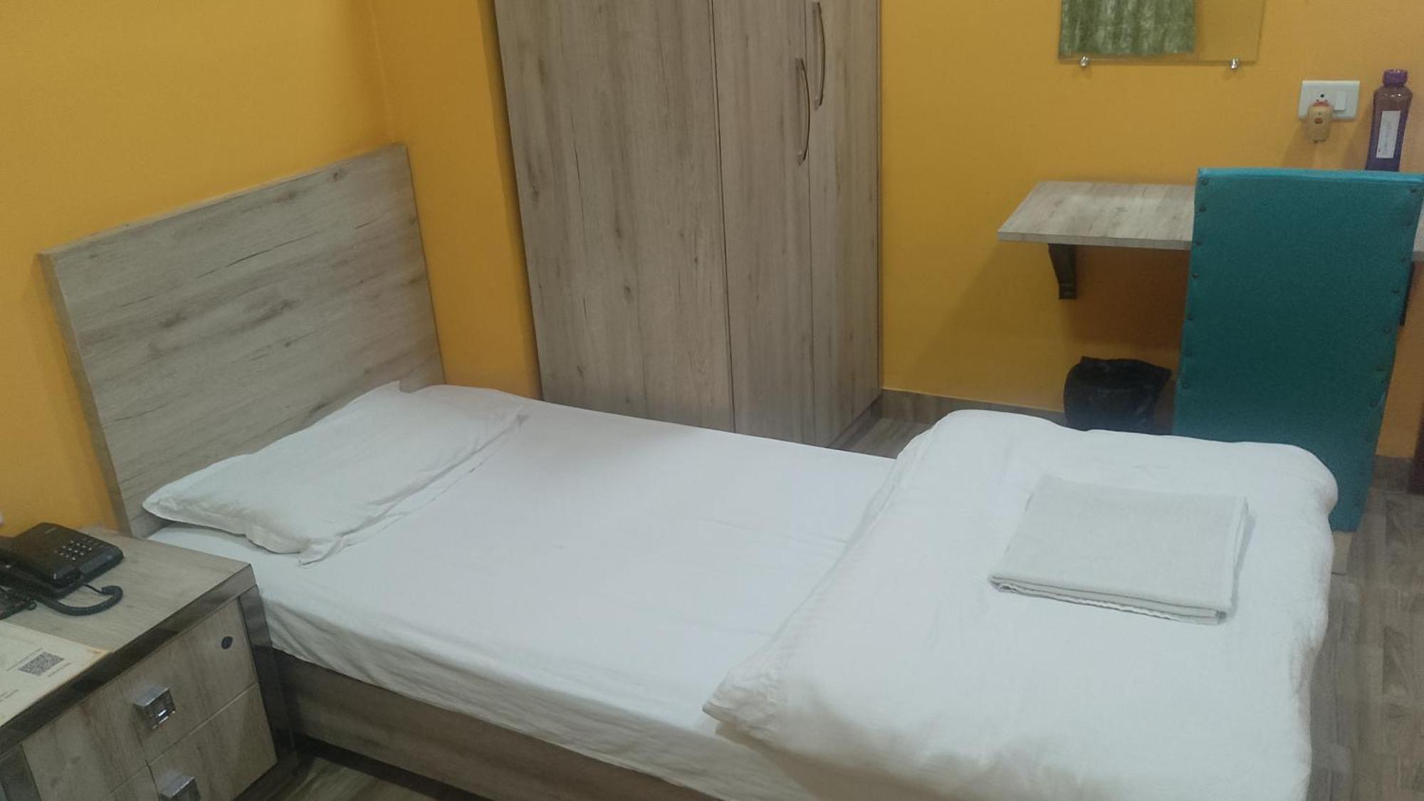 Serenity Inn And Grill Гувахати Экстерьер фото